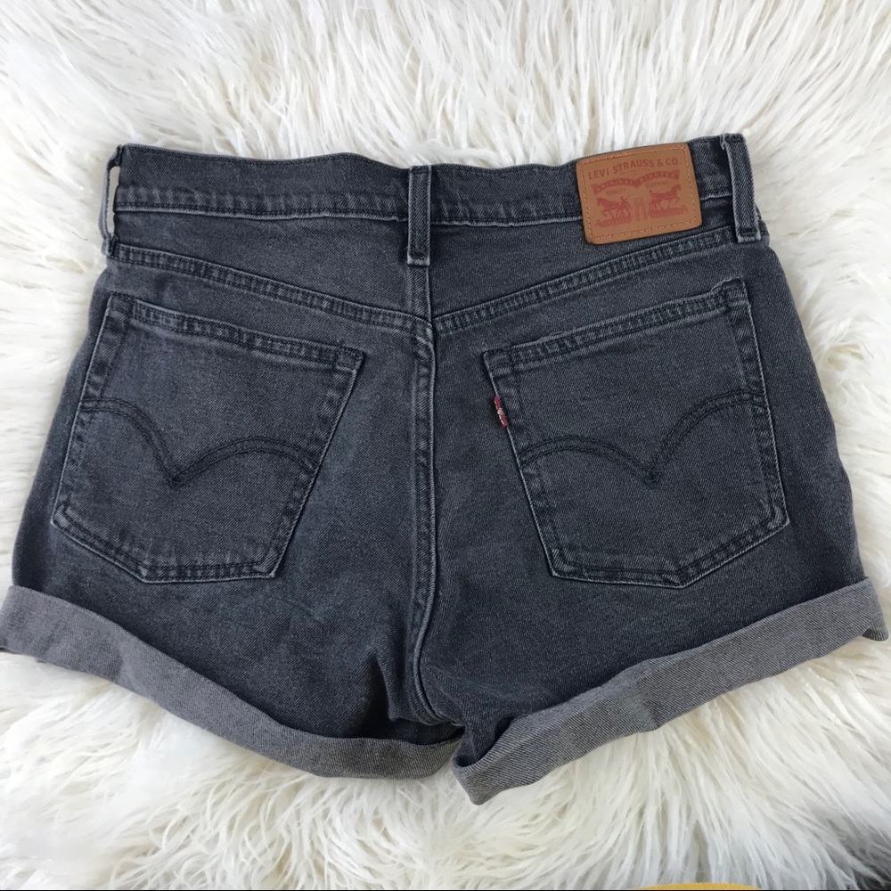 LEVI’s High Waisted Mom Jean Shorts Gray ButtonFly
